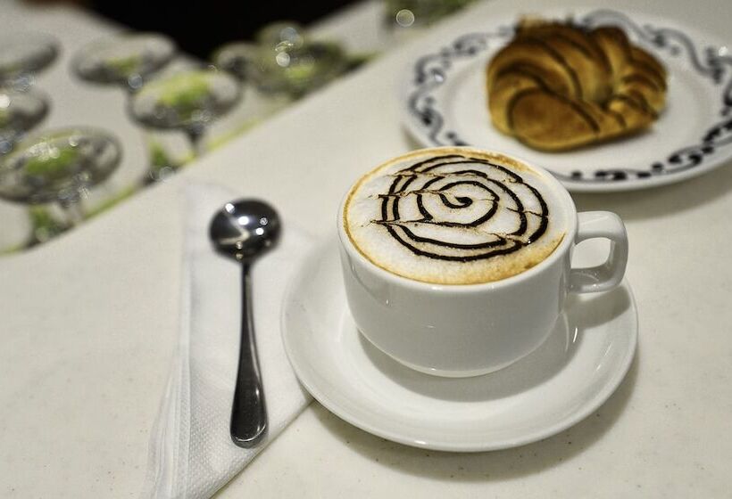 Fotos del hotel Crown Town:  6