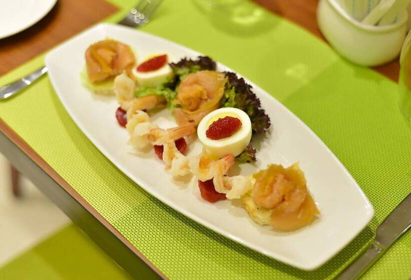 Fotos del hotel Crown Town:  13