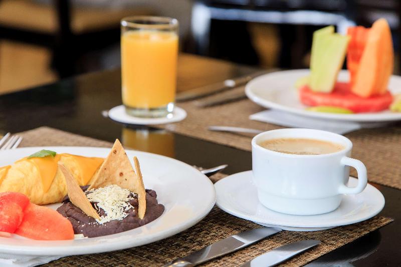 Fotos del hotel Nh Collection Santiago Casacostanera:  37