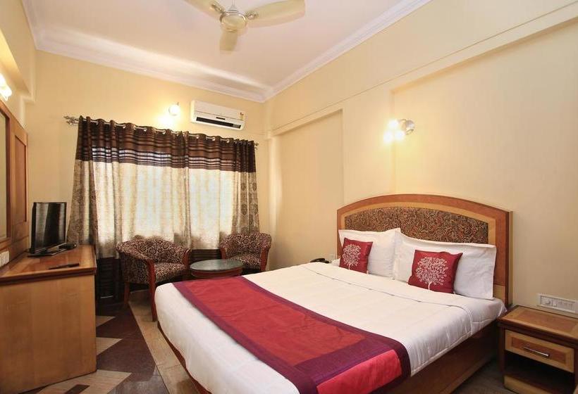 Fotos del hotel Oyo 4439 Aura Inn:  2