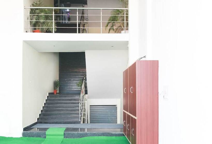 Fotos del hotel Treebo Trip Annaya Royals Lucknow:  8