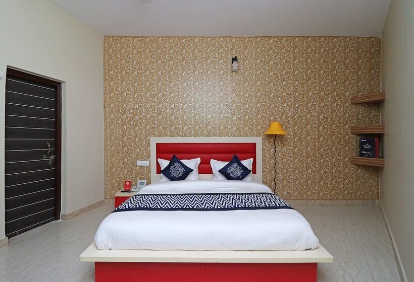 Oyo 10223 Hotel Clouds 21