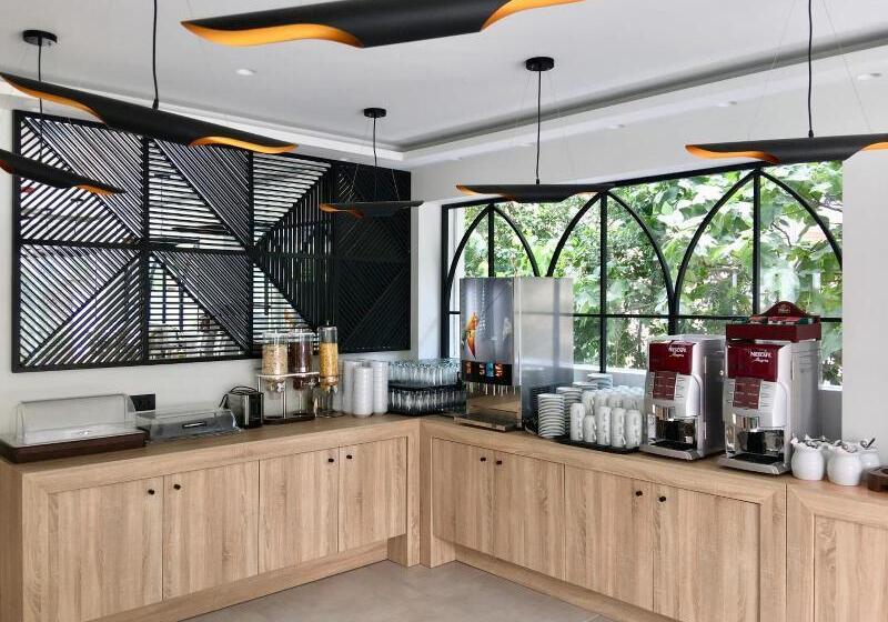 Fotos del hotel Athens Coast:  6