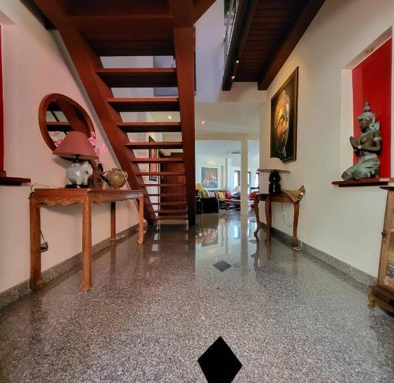 Fotos del hotel Bougainvillea Terrace House:  2