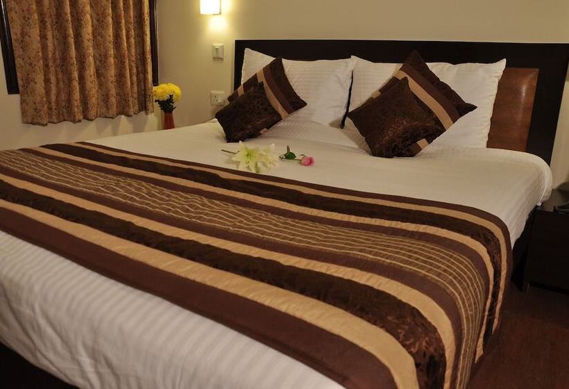 Fotos del hotel Golden Palm Suites:  2