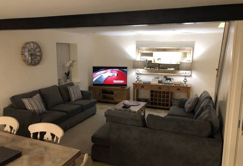 Fotos del hotel Camerton Inn Cottage:  7