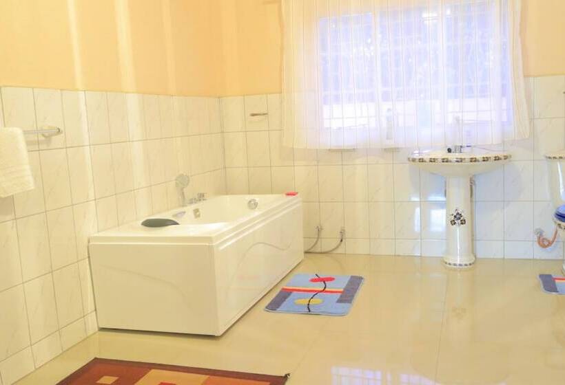 Fotos del hotel Km Executive Lodge:  13