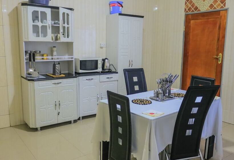 Fotos del hotel Km Executive Lodge:  12