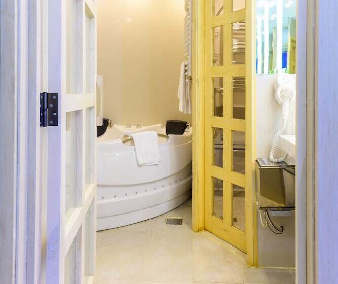 Fotos del hotel Christina Plus:  15