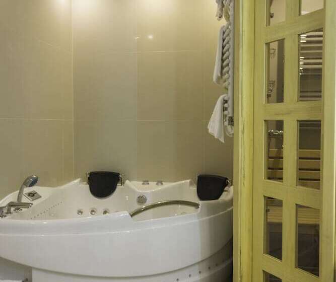 Fotos del hotel Christina Plus:  2