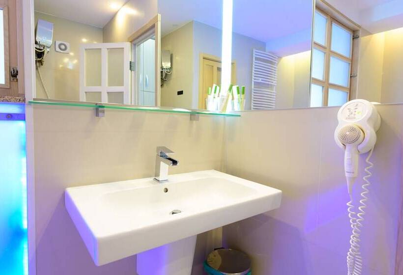 Fotos del hotel Christina Plus:  14