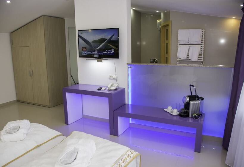 Fotos del hotel Christina Plus:  5