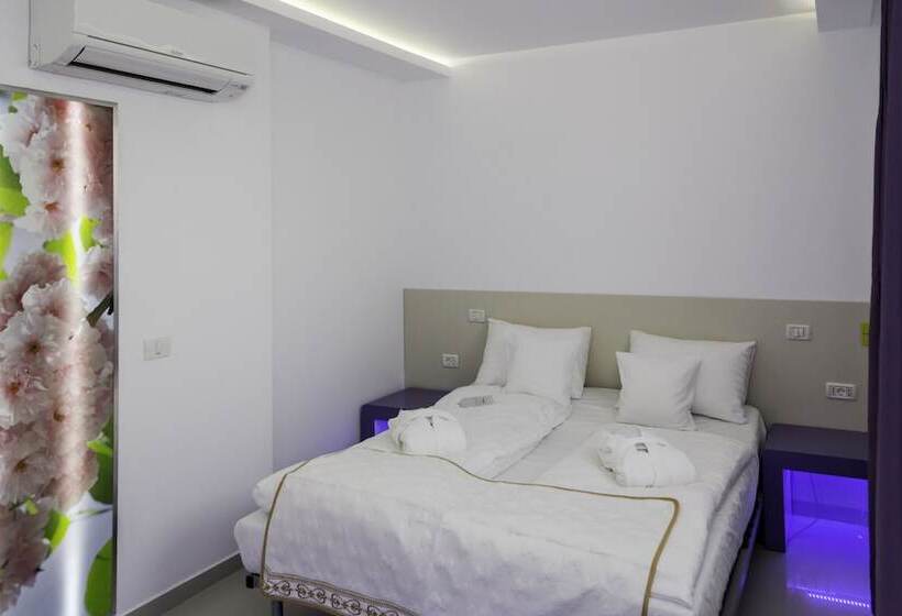 Fotos del hotel Christina Plus:  3