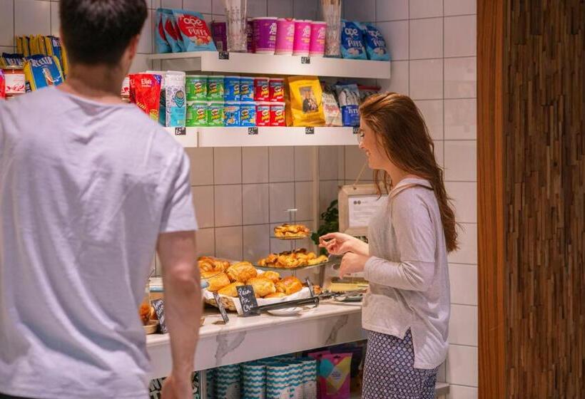 Fotos del hotel Room2 Southampton Hometel:  17