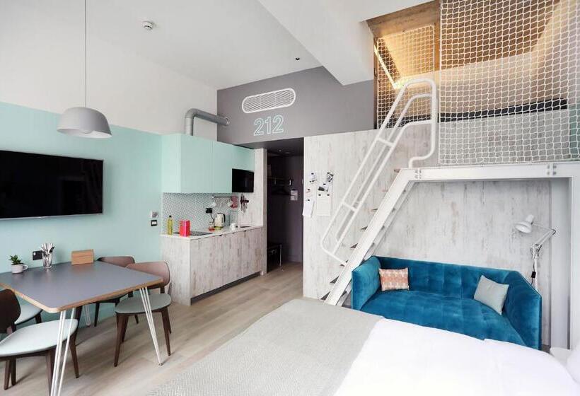 Fotos del hotel Room2 Southampton Hometel:  16