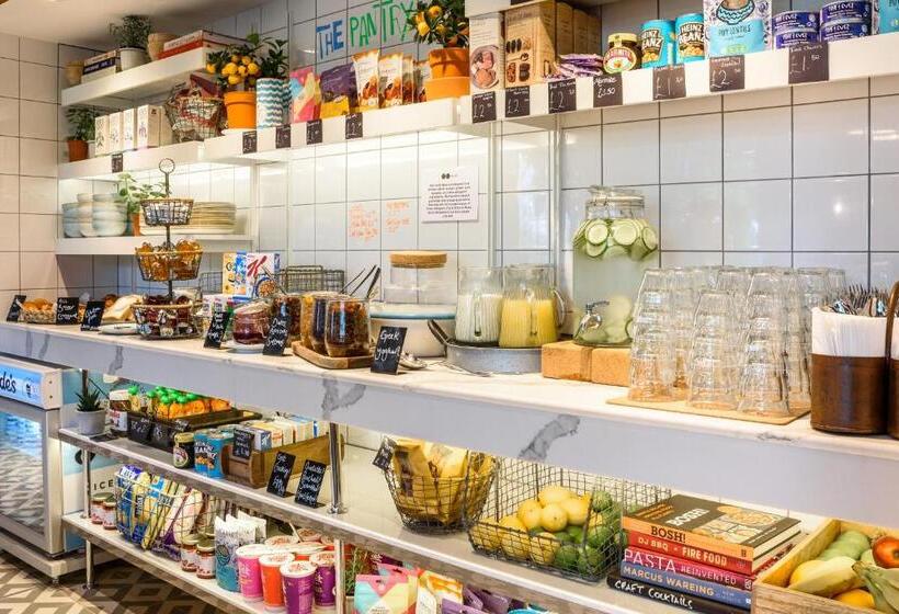 Fotos del hotel Room2 Southampton Hometel:  2