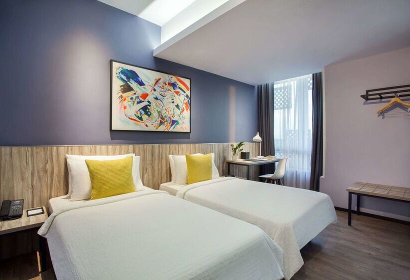 Days  & Suites By Wyndham Fraser Business Park Kl