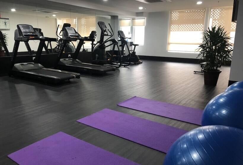 Fotos del hotel Days  & Suites By Wyndham Fraser Business Park Kl:  14