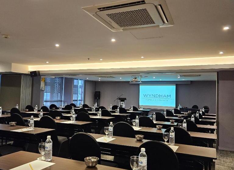 Fotos del hotel Days  & Suites By Wyndham Fraser Business Park Kl:  11