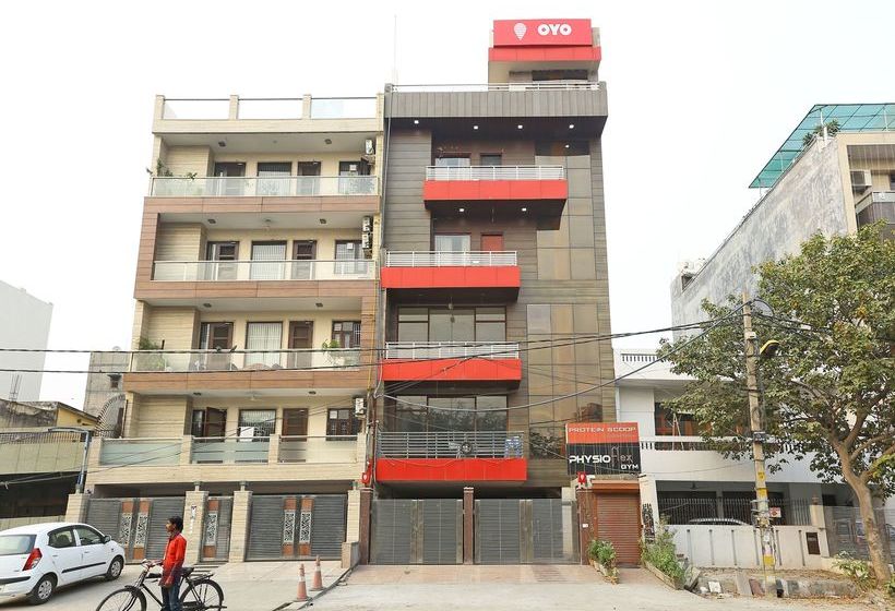 Oyo Flagship 545 Rohini Pitampura