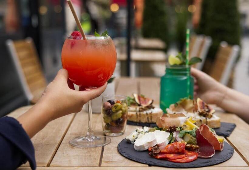 Fotos del hotel Campanile Paris  Clichy Centre:  15