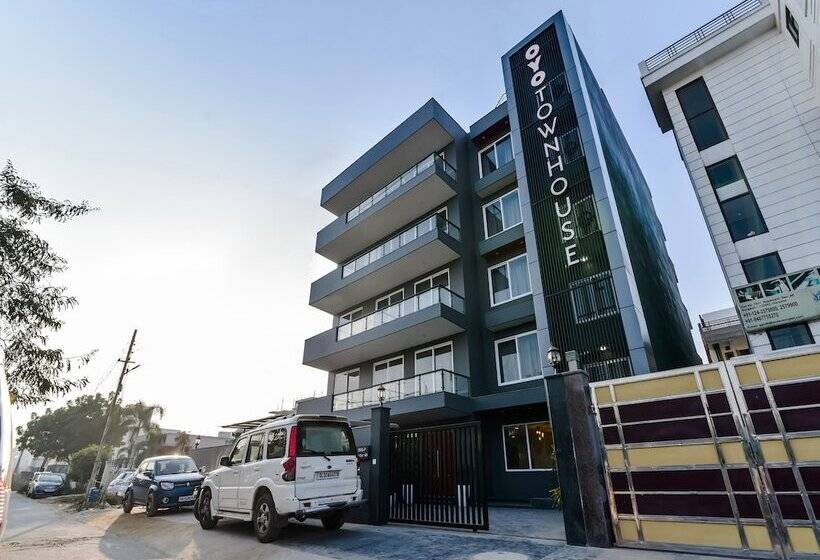 Oyo Townhouse 079 Sector 46