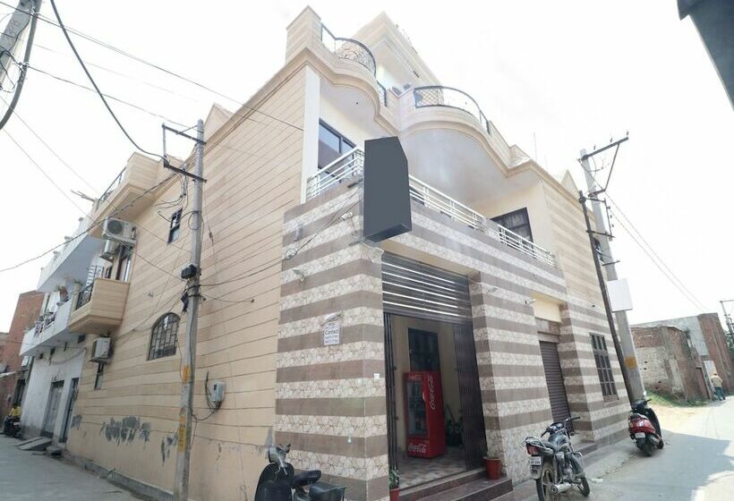 Oyo 16494 Dhunna Guest House