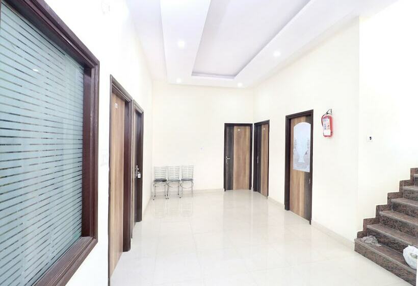 Fotos del hotel Oyo 16494 Dhunna Guest House:  3