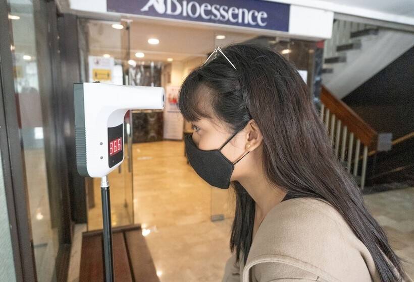 Fotos del hotel Reddoorz Premium Near Greenbelt Makati  Vaccinated Staff:  2