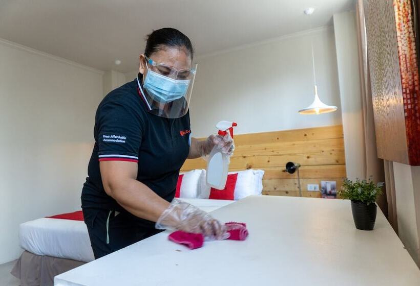Fotos del hotel Reddoorz Premium Near Greenbelt Makati  Vaccinated Staff:  5