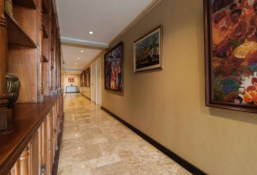 Fotos del hotel Reddoorz Premium Near Greenbelt Makati  Vaccinated Staff:  15