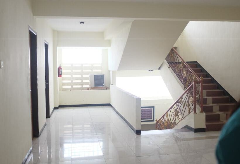 Fotos del hotel Reddoorz Plus Near Senen:  13