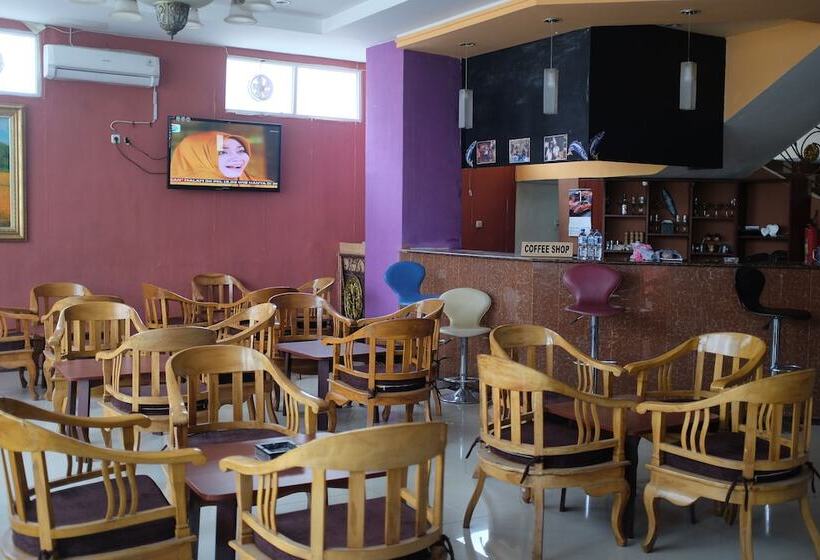 Fotos del hotel Reddoorz Plus Near Senen:  15