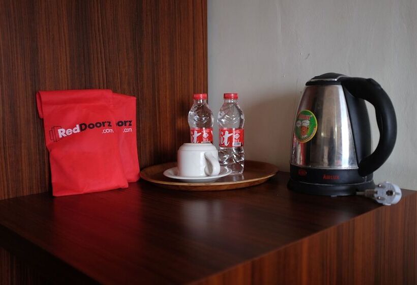 Fotos del hotel Reddoorz Plus Near Senen:  2