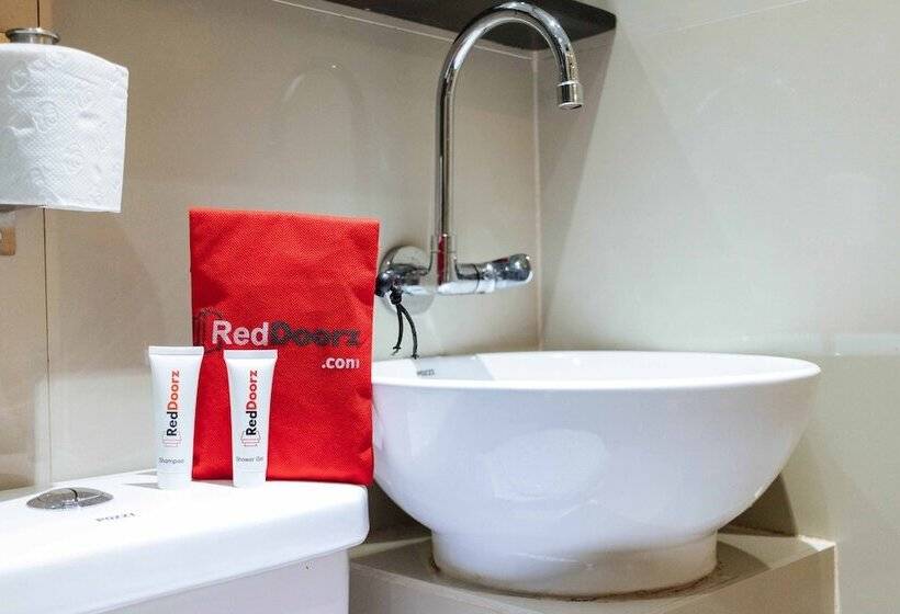 Fotos del hotel Reddoorz Plus @ Poblacion Makati:  18