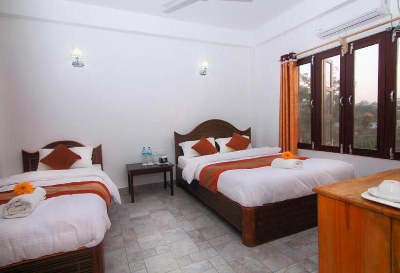 Fotos del hotel Chitwan Park Village:  9