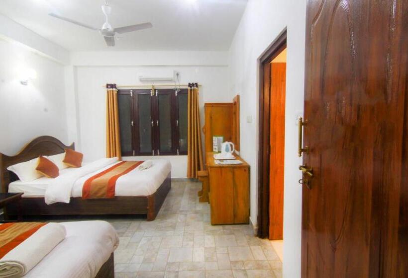 Fotos del hotel Chitwan Park Village:  14