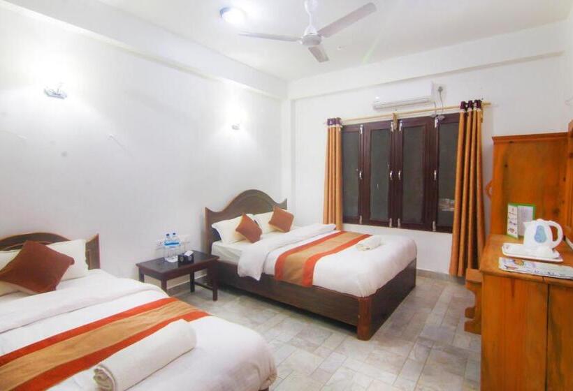 Fotos del hotel Chitwan Park Village:  13