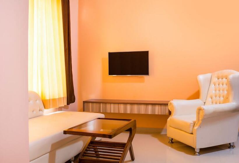 Fotos del hotel Treebo Trend Naunidh Suites Kharadi:  12