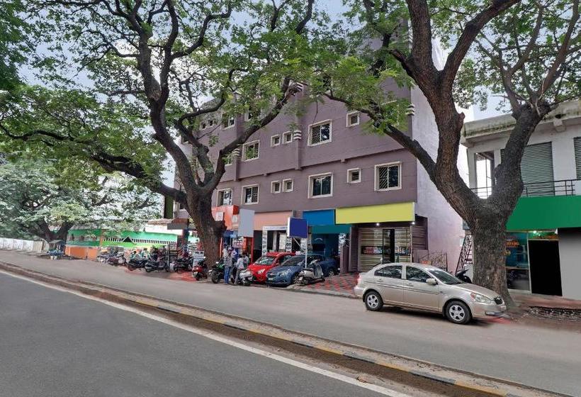 Fotos del hotel Spot On 62188 Sahara Residency:  14