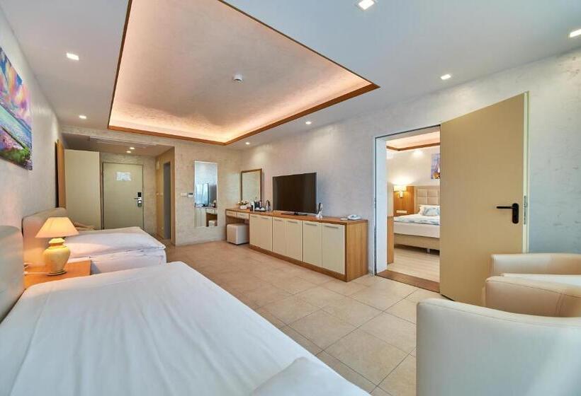 Fotos del hotel Bilyana Beach Hotel - Free Beach Access:  6