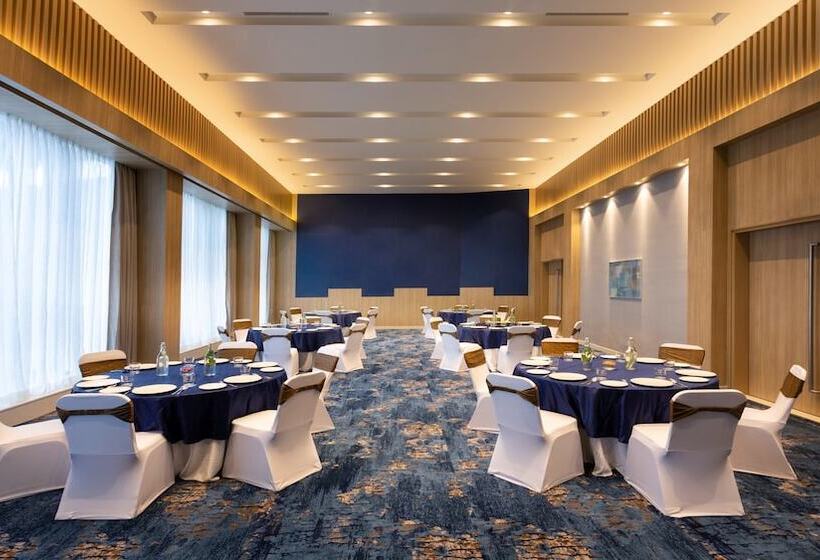 Fotos del hotel Holiday Inn Express & Suites Bengaluru Old Madras Road, An Ihg:  4