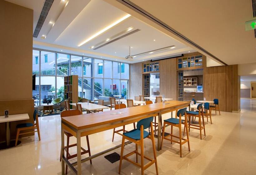 Fotos del hotel Holiday Inn Express & Suites Bengaluru Old Madras Road, An Ihg:  24