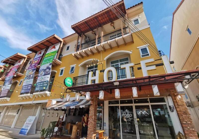 Baan Urt Suratthani Airport