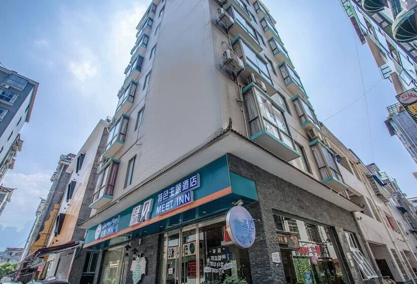 Zhangjiajie Meet Themed Inn