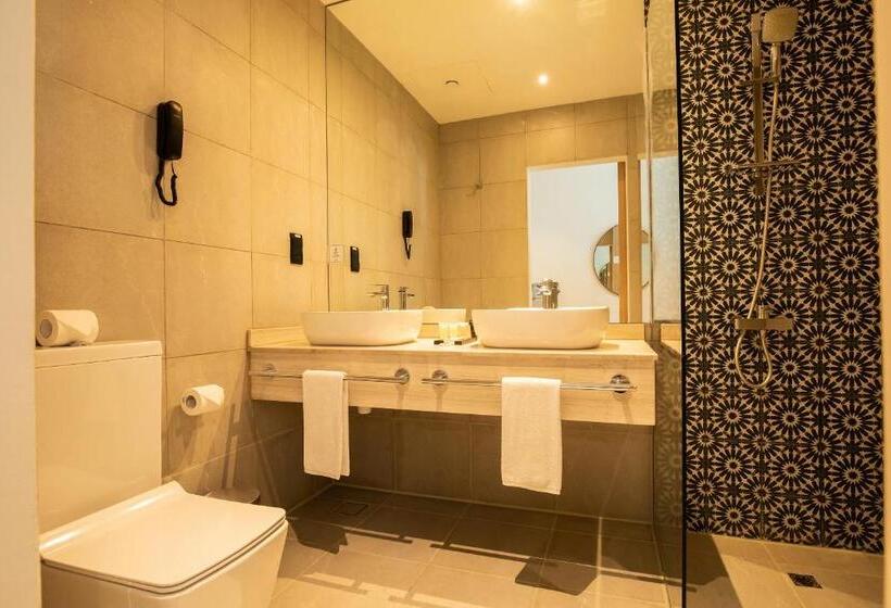 Fotos del hotel Grand Kingsgate Waterfront By Millennium Hotels:  14