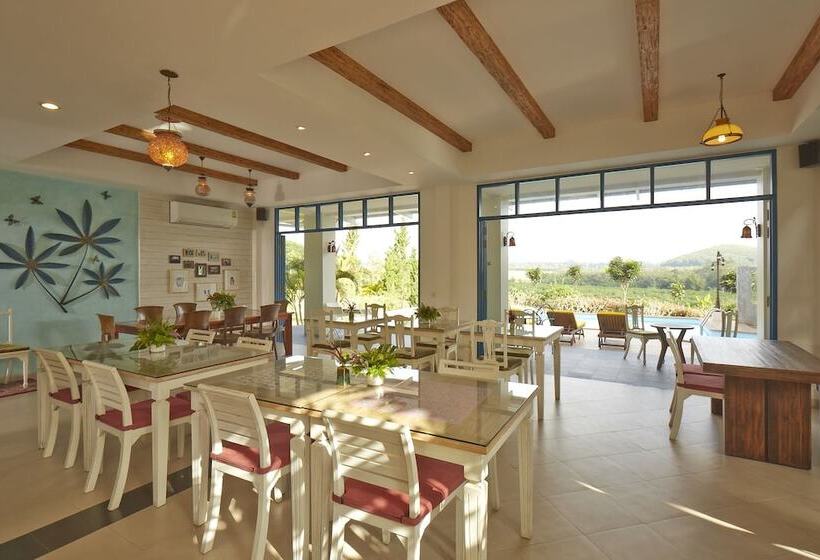 Fotos del hotel Santosha Health & Lifestyle Resort:  2