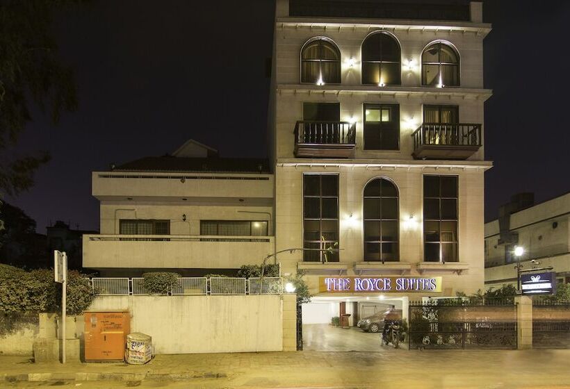 Fotos del hotel Treebo Tryst Royce New Friends Colony:  15