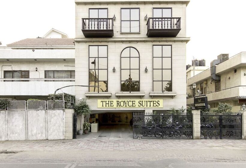 Fotos del hotel Treebo Tryst Royce New Friends Colony:  8