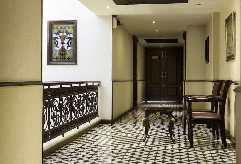 Fotos del hotel Treebo Tryst Royce New Friends Colony:  11